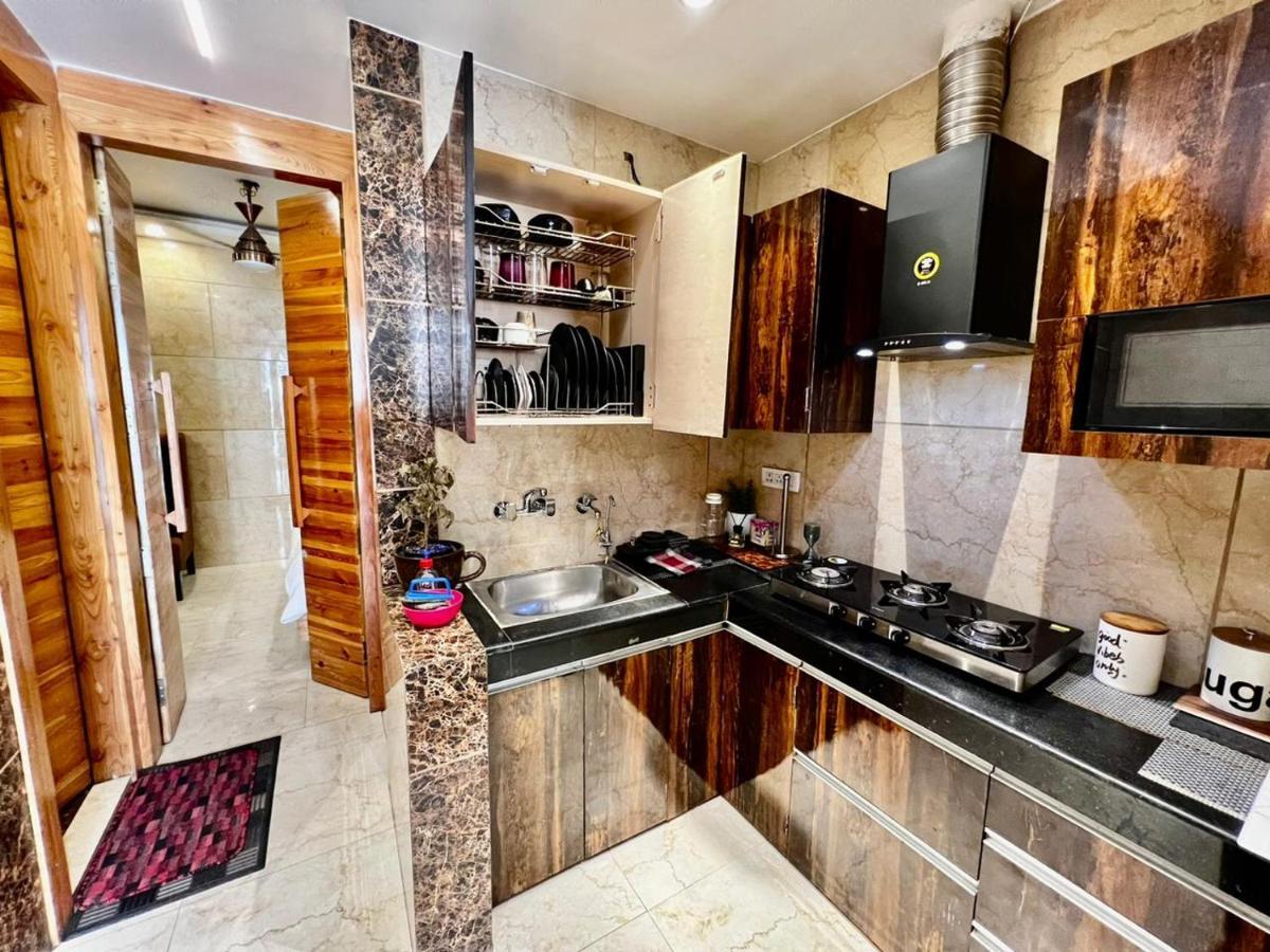 Divine Studios Rajouri Garden นิวเดลี ภายนอก รูปภาพ