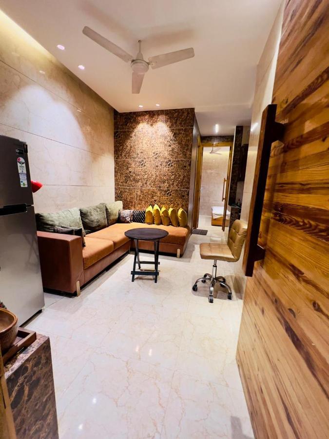 Divine Studios Rajouri Garden นิวเดลี ภายนอก รูปภาพ