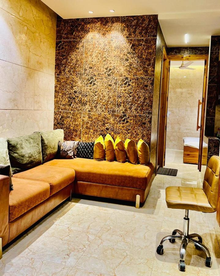 Divine Studios Rajouri Garden นิวเดลี ภายนอก รูปภาพ