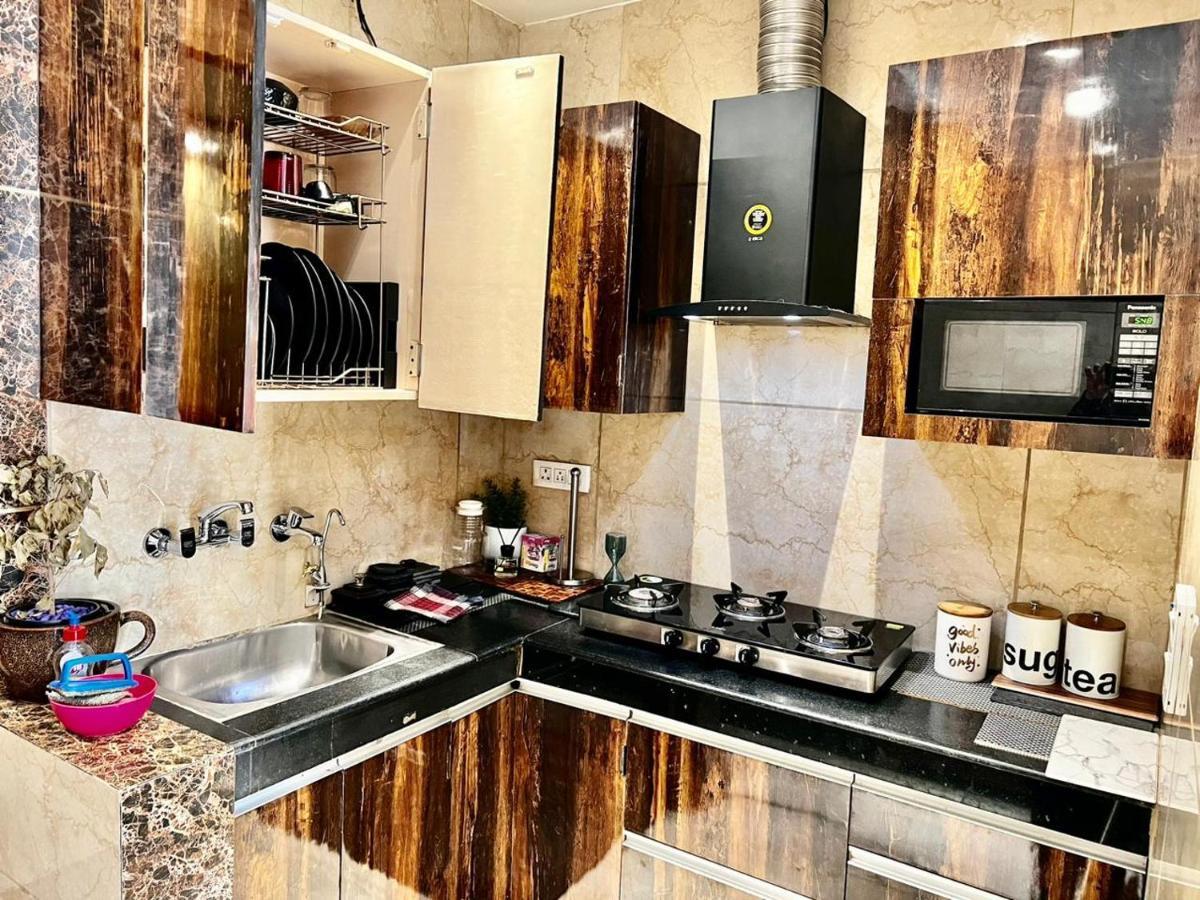 Divine Studios Rajouri Garden นิวเดลี ภายนอก รูปภาพ